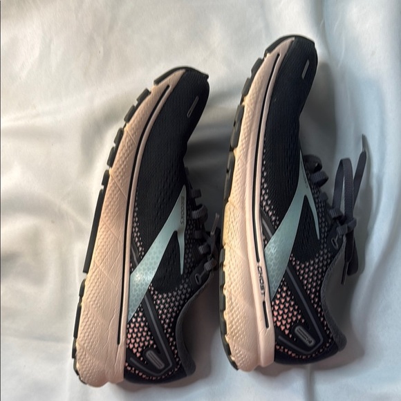 Brooks Ghost 14 Woman’s, size 8.5 Running Sneakers, Black/Pearl/Peach, Preowned - Picture 10 of 15